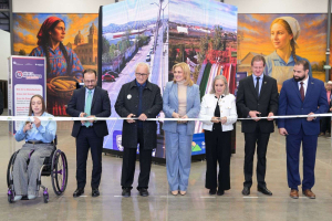 Festeja gobernadora inauguraci&oacute;n del centro de convenciones