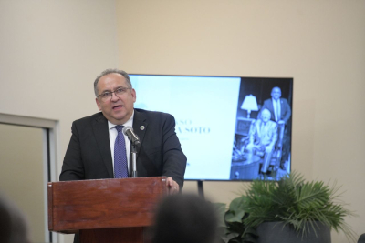 Entre aulas y tribunales: un libro que narra la vida detrás del Derecho