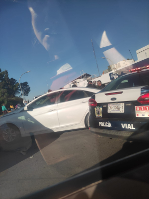Aparatoso choque en la Morelos y Agust&iacute;n Melgar