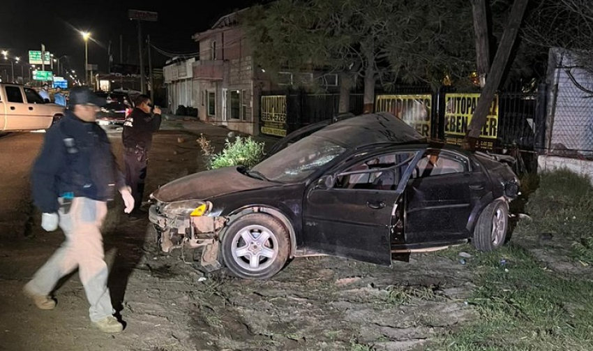 Exceso de velocidad causa accidente y conductor muere.