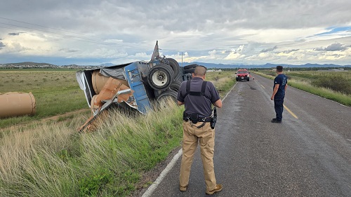 Se vuelca tractocamión en carretera Anahuac