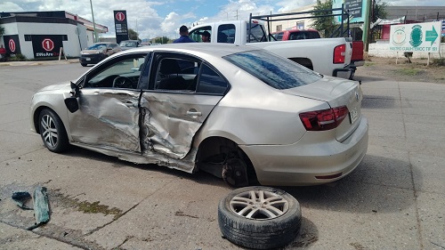 Aparatoso choque multiple deja dos personas lesionadas